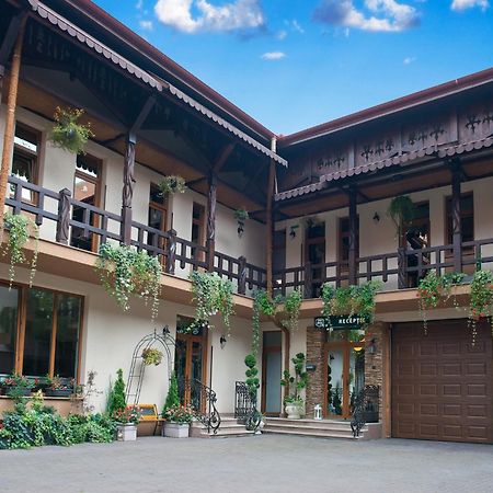 Hotel Galany Radauti Exterior foto
