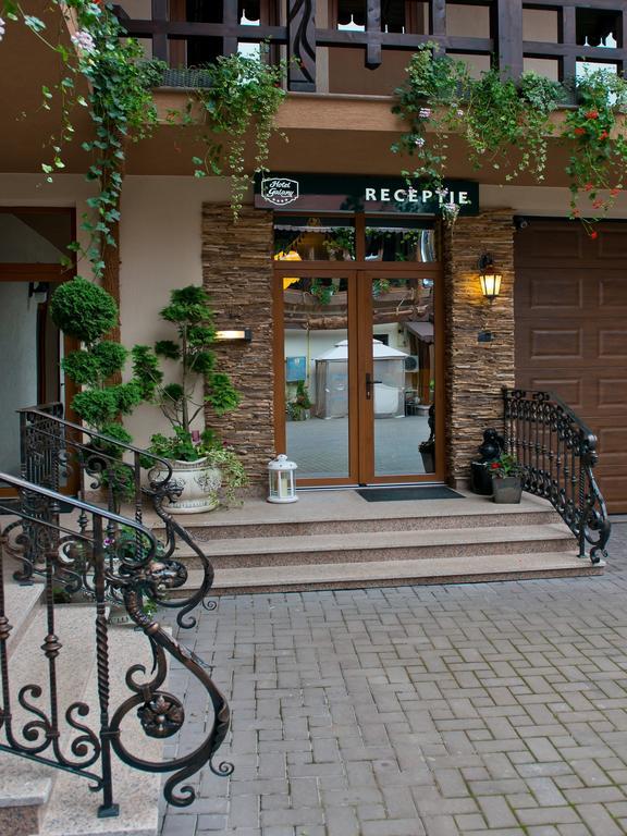 Hotel Galany Radauti Exterior foto